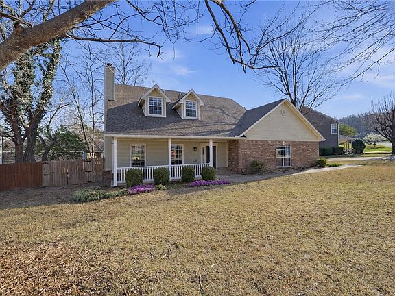 3rd image of 2688 E Londonderry Dr