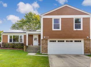 33 Montebello Dr, Vernon Hills, IL