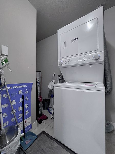 Surrey Apartment for rent - 2 Bedrooms — photo 8