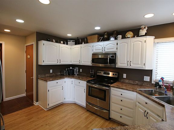 5th image of 1042 Wilmont St