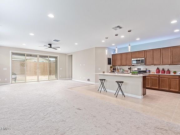 4th image of 1323 E MALDONADO Drive