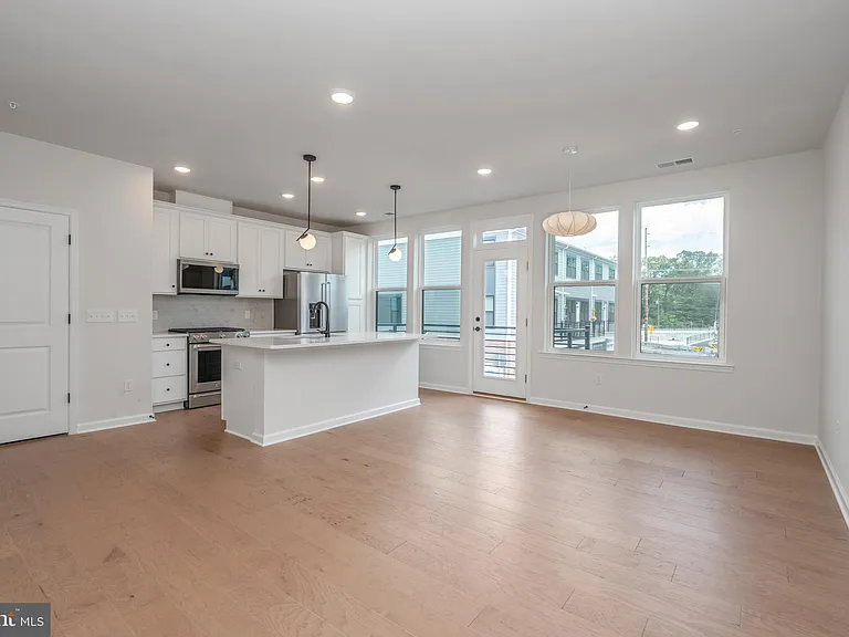 1210 Parker Blvd — Photo 8