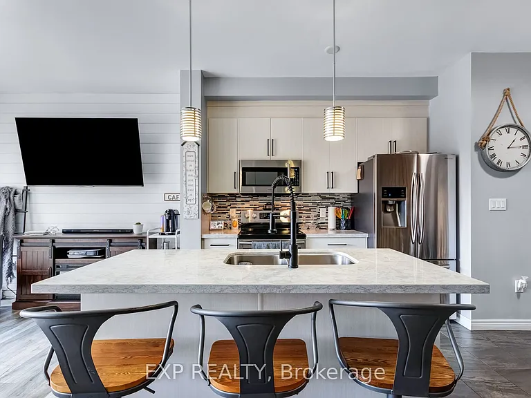 688 Dunn Ave — Photo 5
