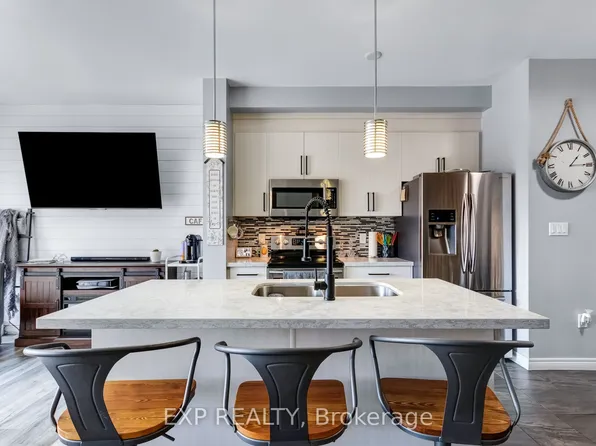 688 Dunn Ave, Hamilton, ON L8H 6M6