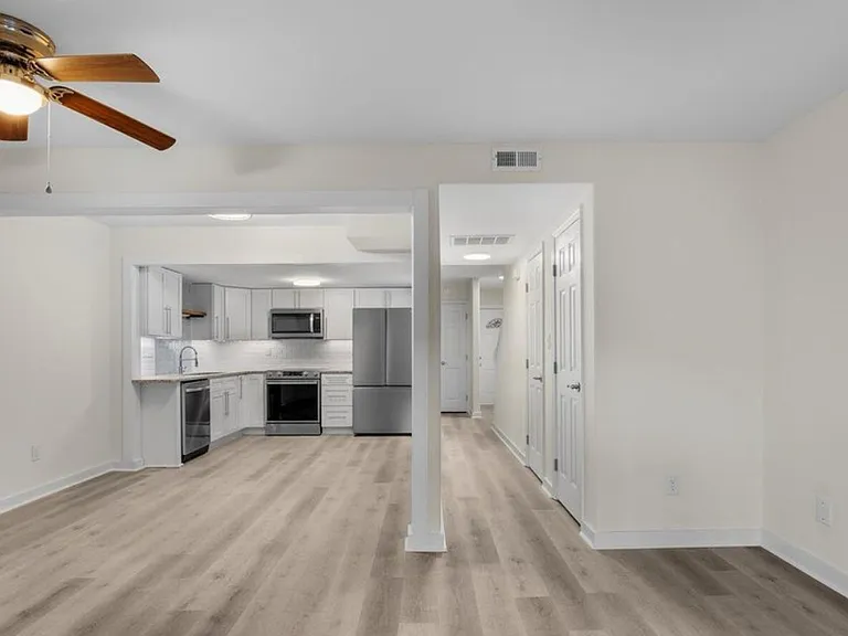 4918 Pompano Ct — Photo 9