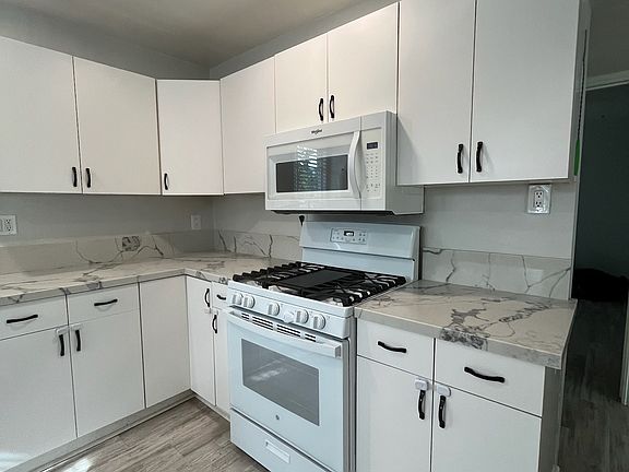 5th image of 25240 Everett Dr