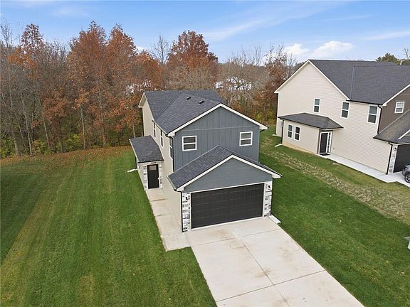 2nd image of 705 Mahogany Ct