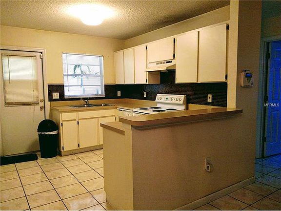 3rd image of 8530 Lazy River Dr