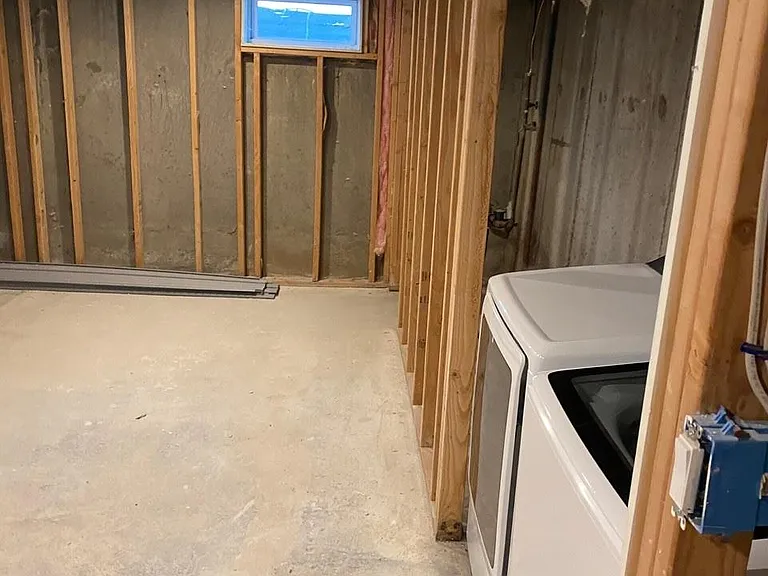 36 Oneida Ave — Photo 22