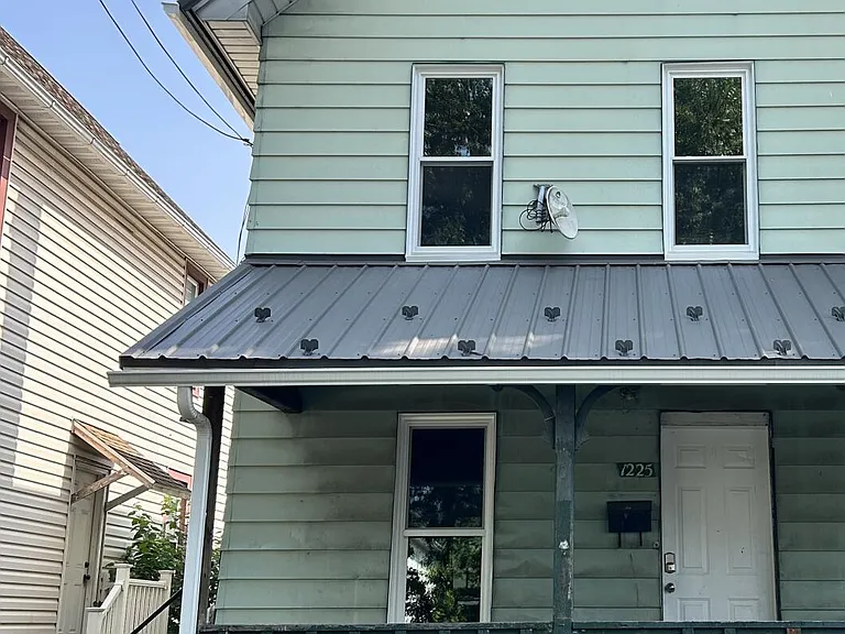 1225 Memorial Ave — Photo 2
