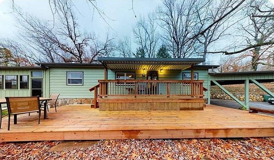 1st image of 946 Palmer Ln