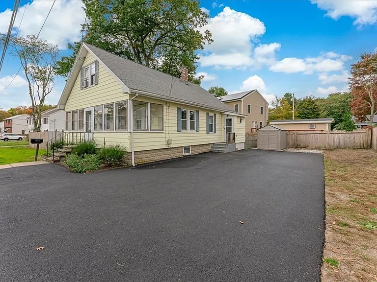 34 Julian Rd — Photo 3