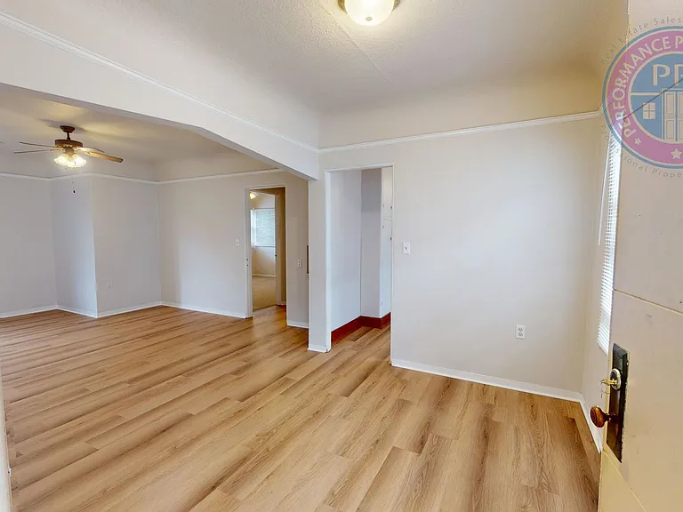 2222 NE Pacific St #A-M — Photo 2