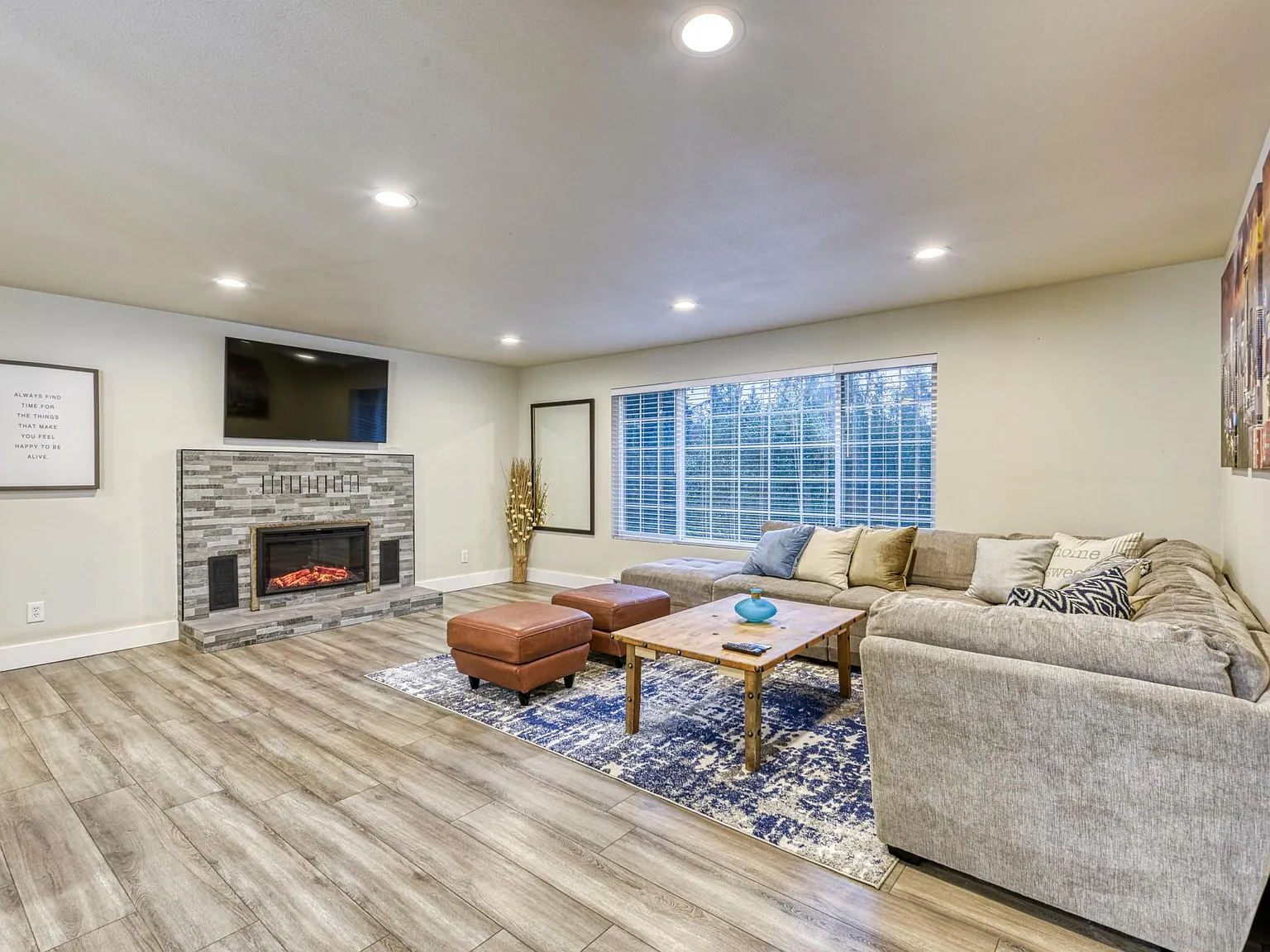 6 bed, 3140 sqft, $5,975 — Photo 1