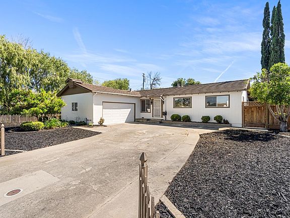 2nd image of 966 Chelan Dr