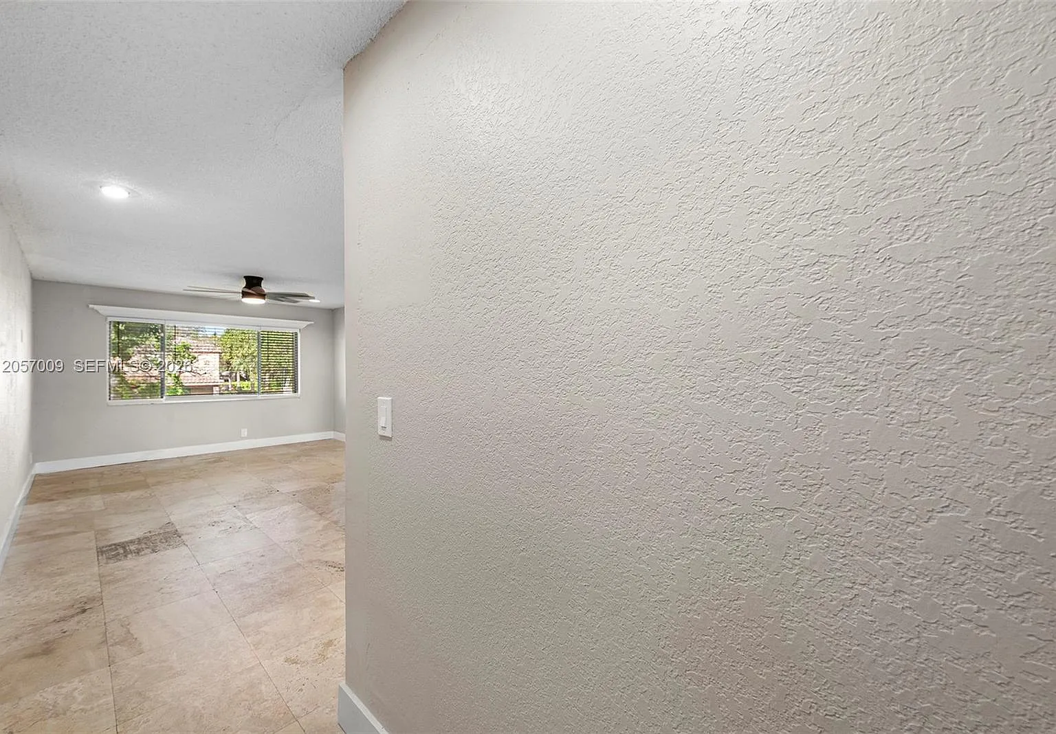 Victoria Square Condo — Photo 4