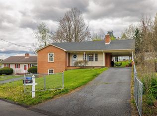 812 Skymont Rd, Staunton, VA 24401