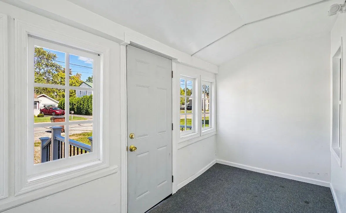 3 bed, 1000 sqft, $1,400 — Photo 3