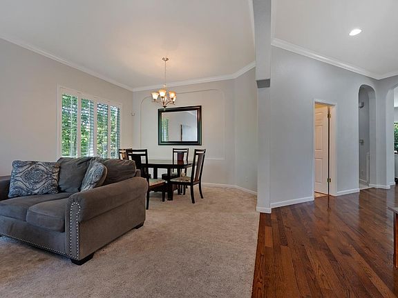 5th image of 7572 Meadowlark Drive