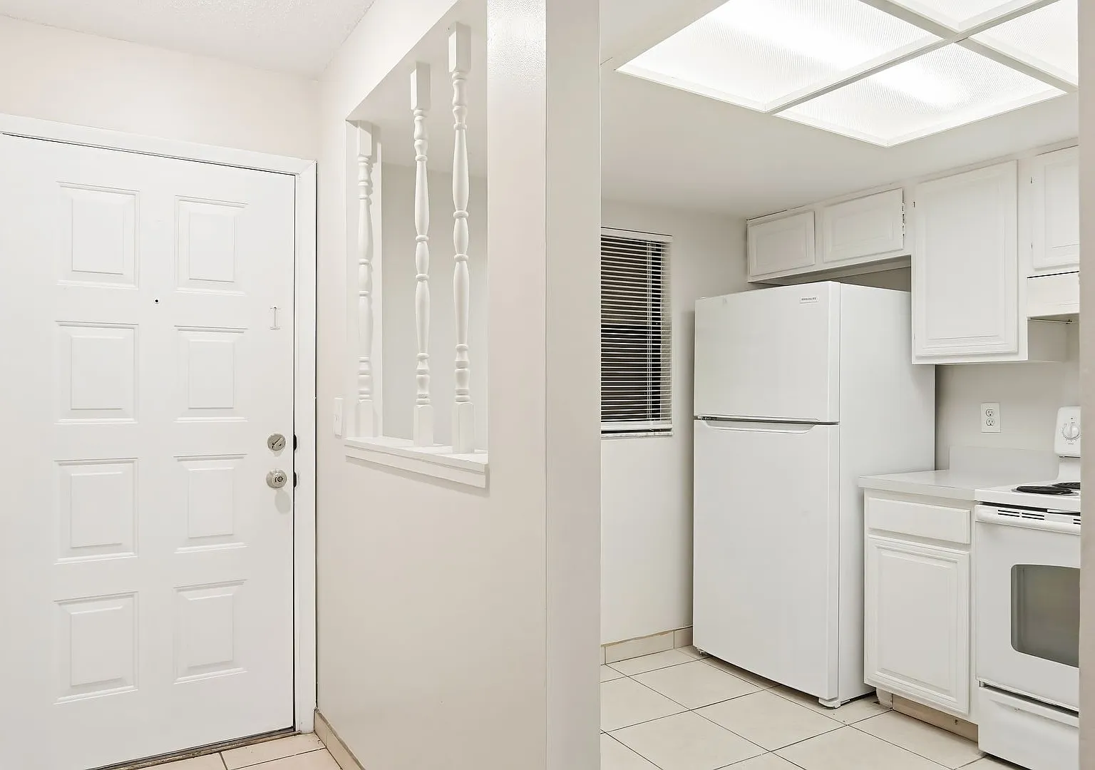 Spacious 2BR / 2BA Condo with Pool View in Guard-Gated River Oaks Community! — Photo 4