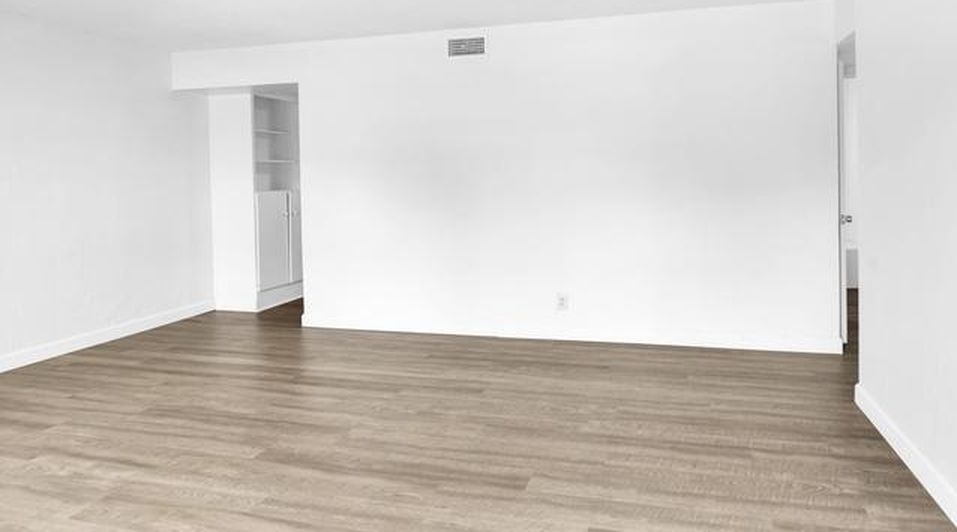 8 NE 15th Ave, photo 6
