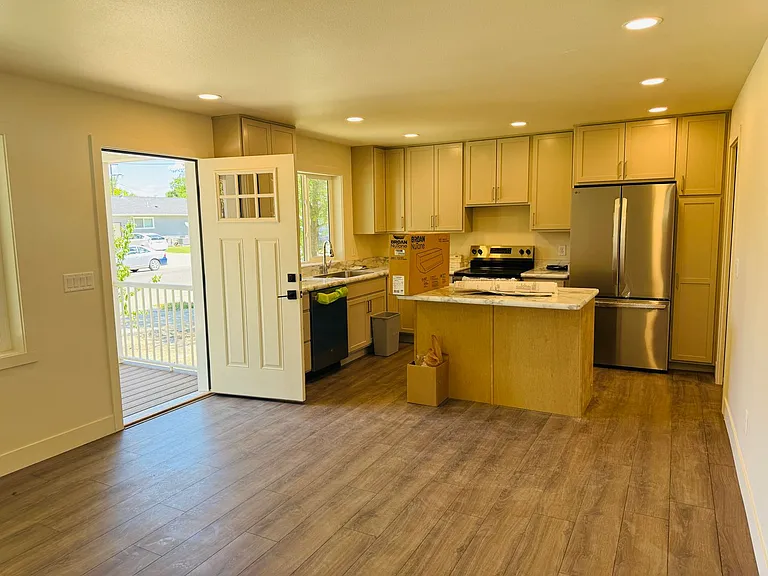 510 Howard Ave — Photo 12