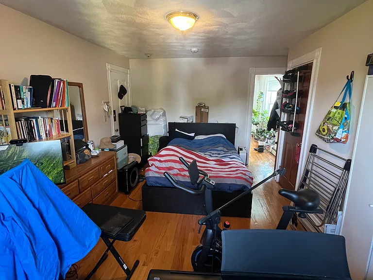 235 Columbia St #4R — Photo 4