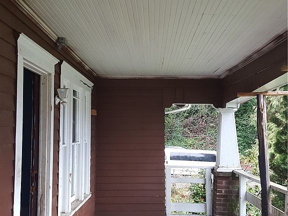 5th image of 907 Pioneer Way