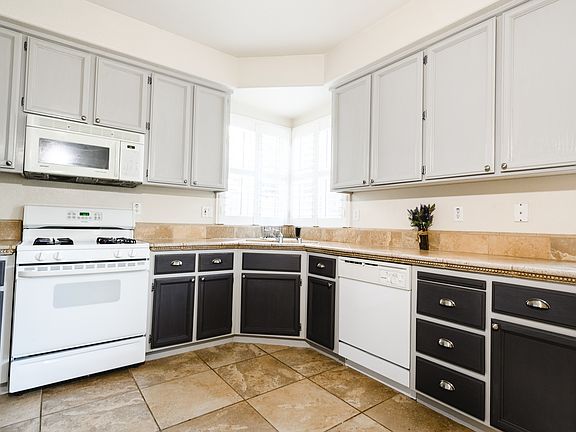 3rd image of 2157 Peakview Ave