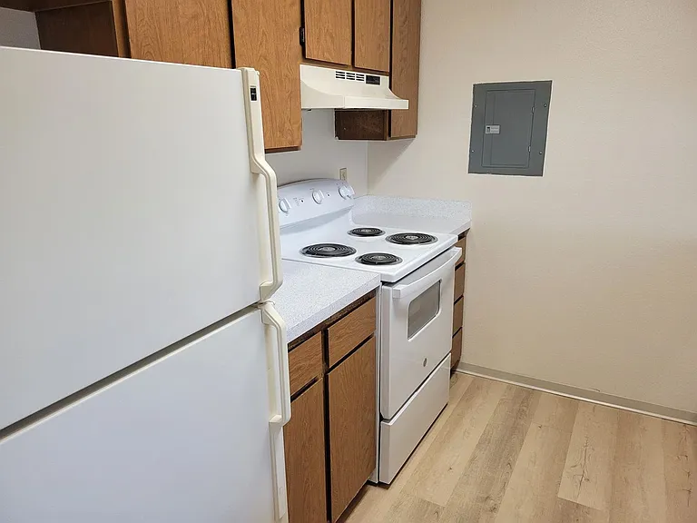 Willow Bay Apartments — Photo 11