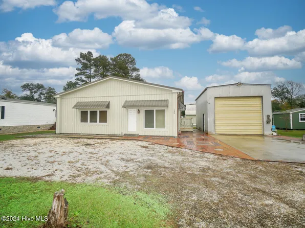 124 NE 75th Street, Oak Island, NC 28465