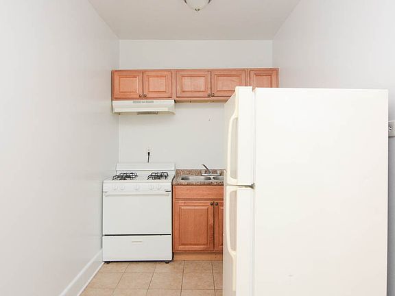 3rd image of 2704 N Sawyer Ave #12