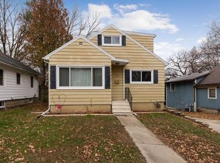 421 36th St NE, Cedar Rapids, IA 52402