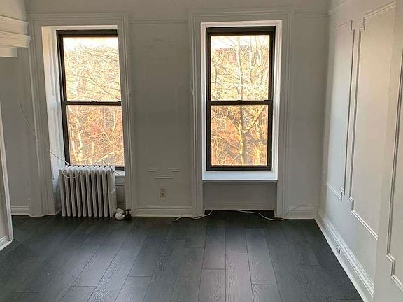 3rd image of 502 Willoughby Ave APT 3