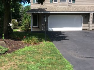 61 Longwood Dr, Clifton Park, NY 12065