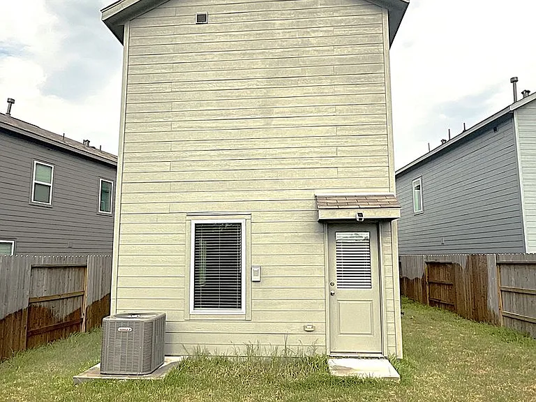 18210 Via Aurelia Dr — Photo 30