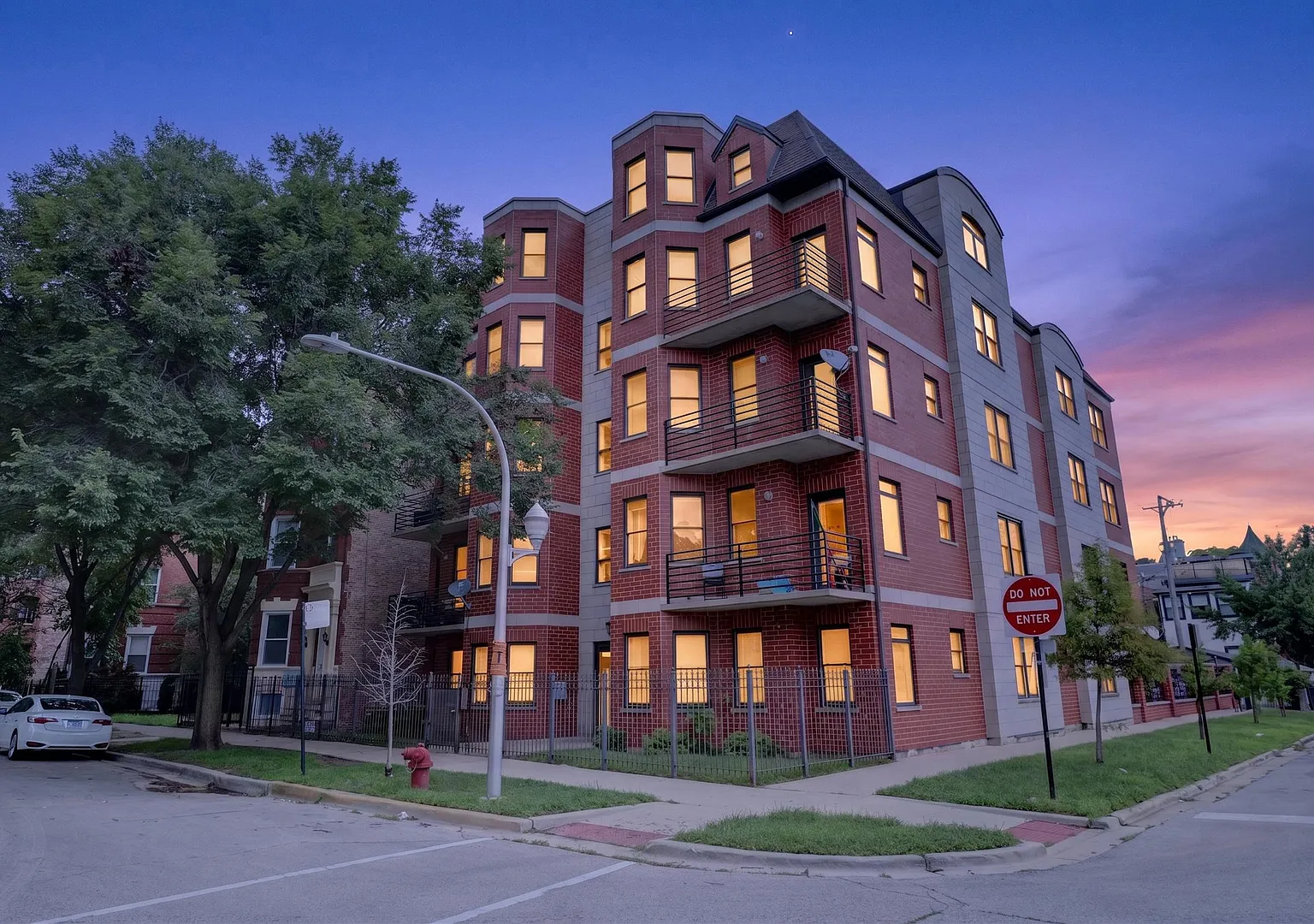 2 bed, 1200 sqft, $2,000 — Photo 2
