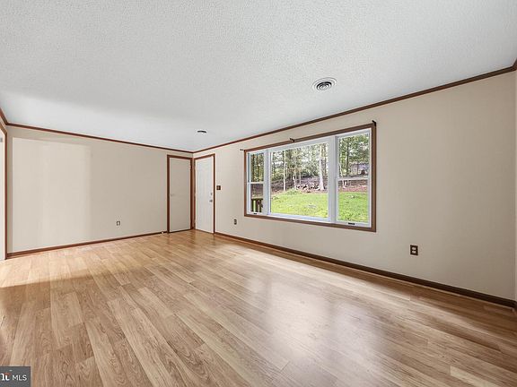 4th image of 1335 Brown Rd