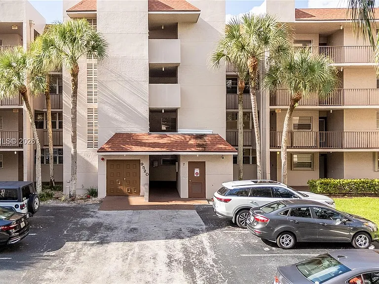 9520 Seagrape Dr #205 — Photo 31