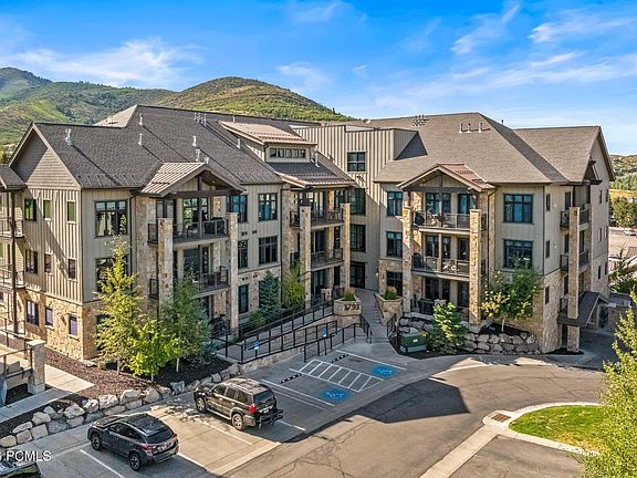 3rd image of 3793 Blackstone Dr Unit 1B