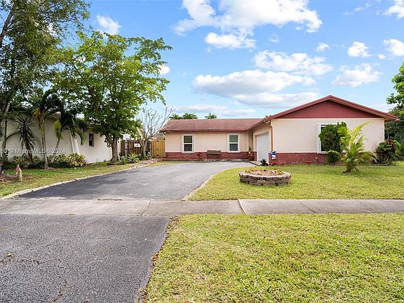 2nd image of 10980 NW 28th St
