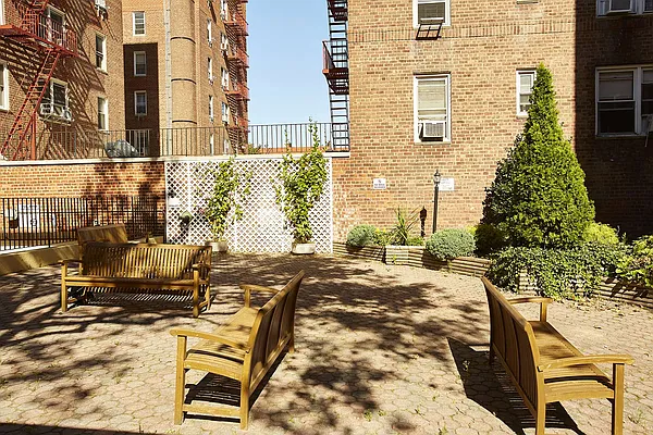 Sold by Stribling | media 3