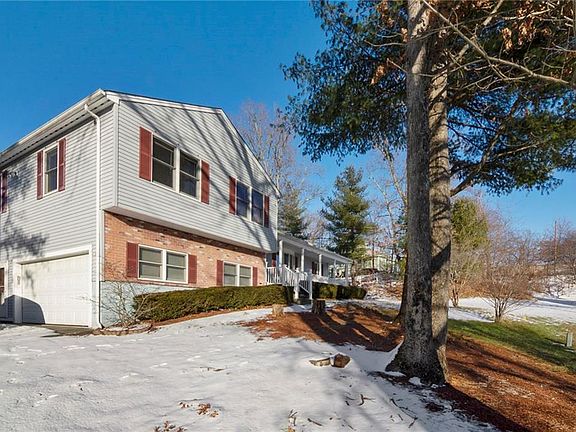 2nd image of 14 Thayer Ct