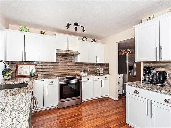 4th image of 88 Laurelwood Cir W