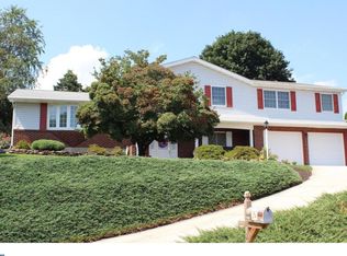 24 Deer Park Dr, Pottsville, PA 17901