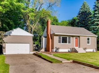 1239 Dorland Rd S, Maplewood, MN 55119