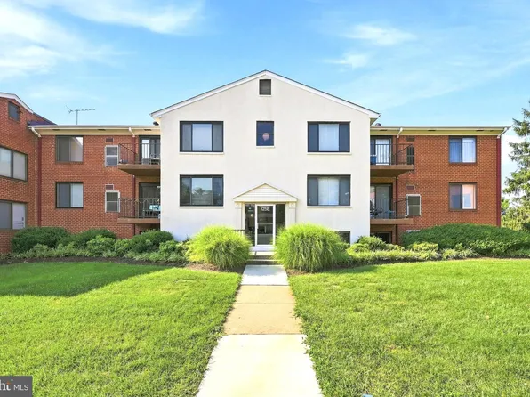 125 Clubhouse Dr SW Unit 6, Leesburg, VA 20175