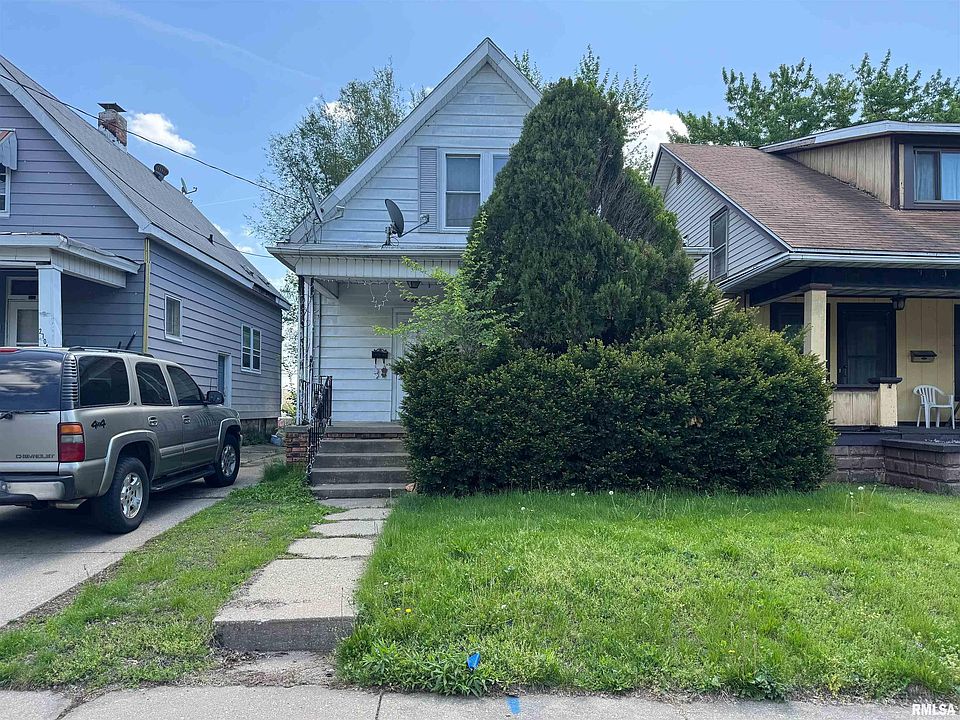 1st image of 2702 NE Madison Ave