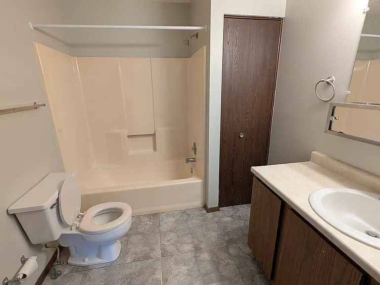 3195 Gracemore Ave — Photo 12