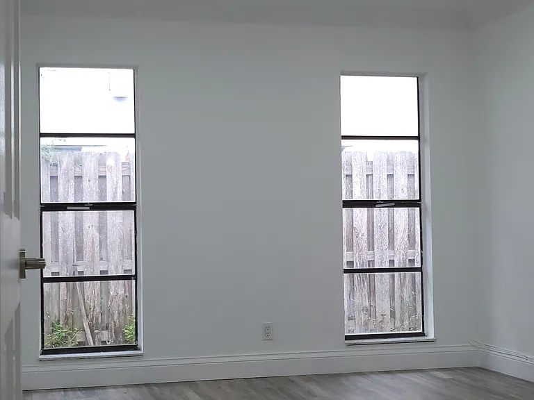 21452 Woodchuck Ln — Photo 10
